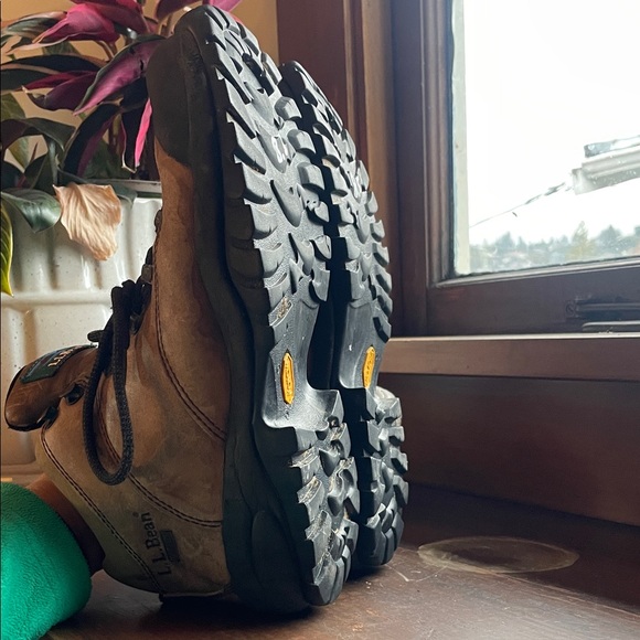 L.L. Bean Hiking Boots (classic! 🤩) - Picture 7 of 9